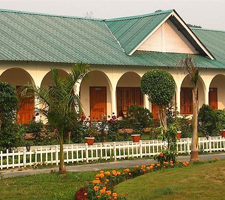 United-21 Grassland Hotel Bagori Bagian luar foto