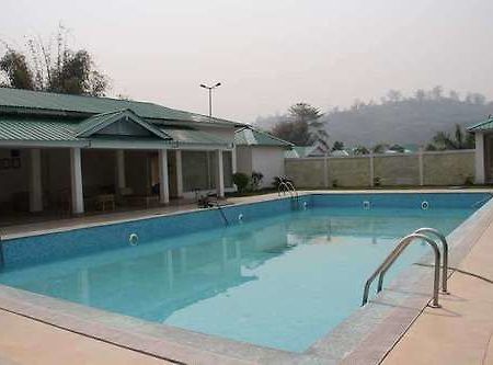 United-21 Grassland Hotel Bagori Bagian luar foto