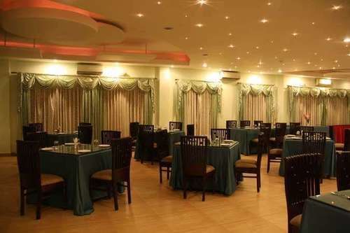 United-21 Grassland Hotel Bagori Bagian luar foto
